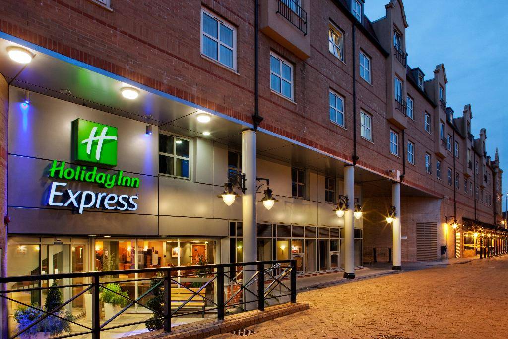 Hotel Holiday Inn Express Hammersmith, London - Updated rates and ...